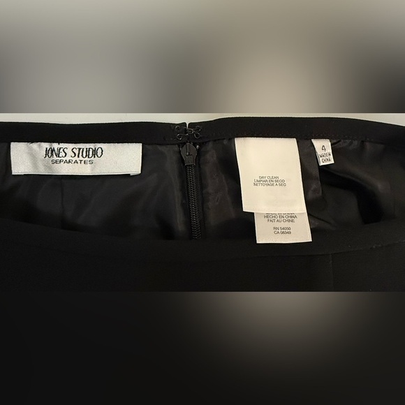 Jones Studio black pencil skirt fully lined with zipper back knee length size 4 - Picture 7 of 7